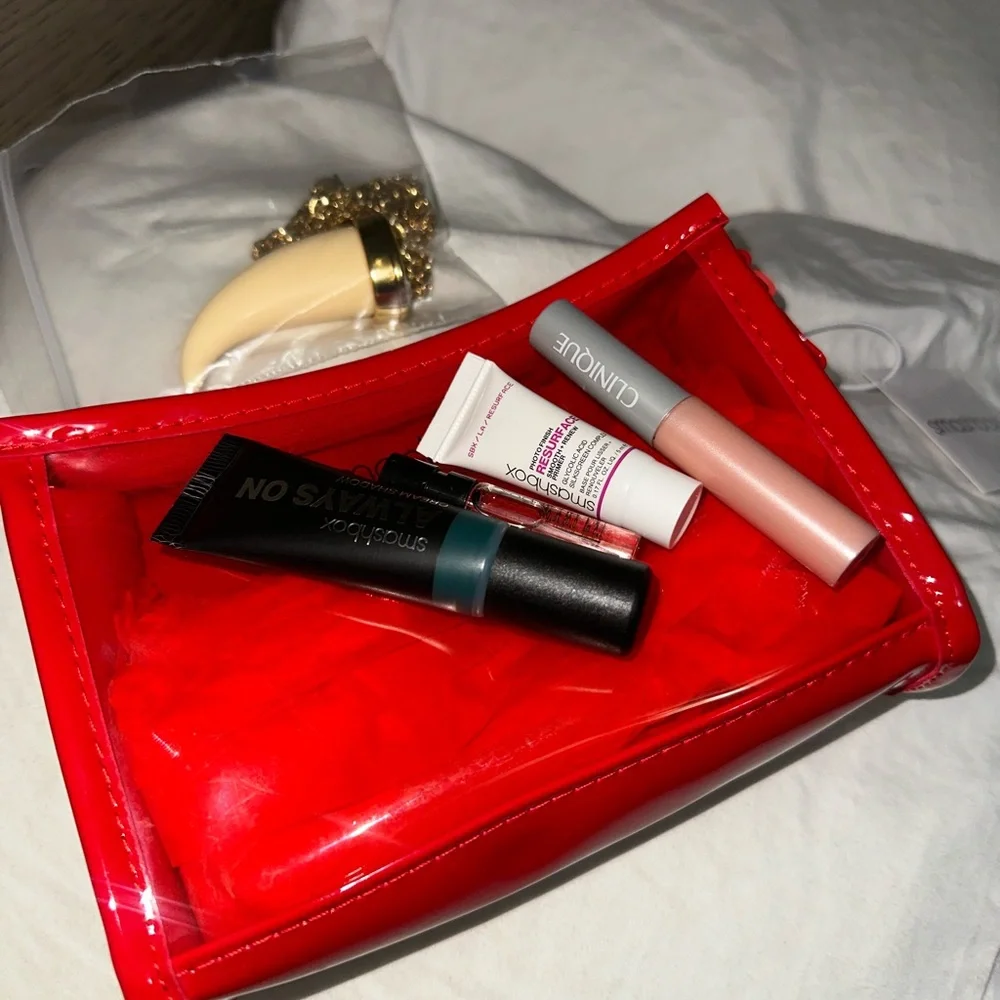 Smashbox Glossy Red Makeup Pouch includes one full size cream plus 3 samples - Picture 2 of 2